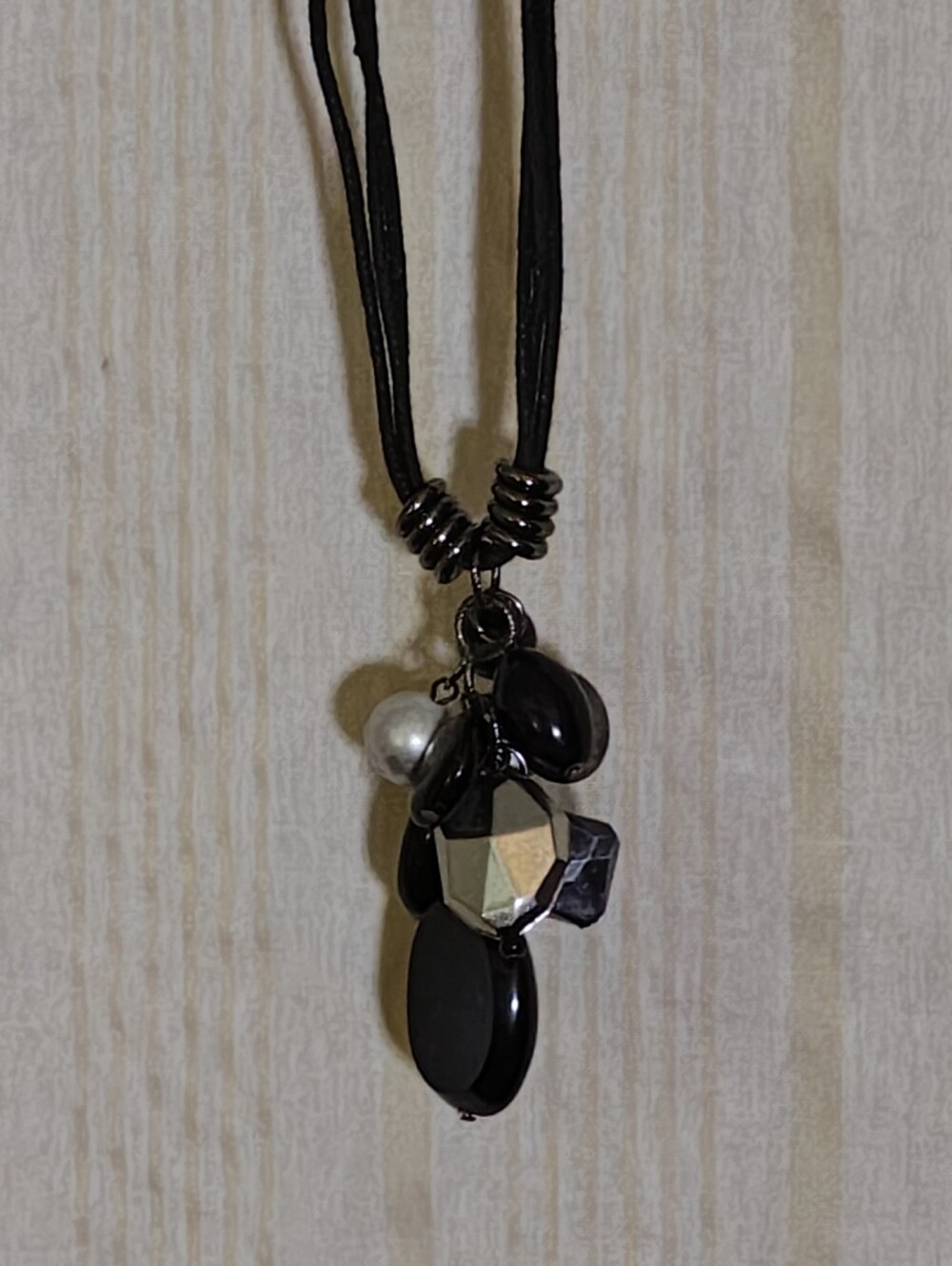90s Black Cluster Pendant Necklace Adjustable To 18 Inches